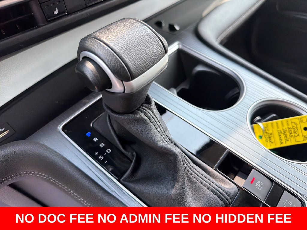 Used 2025 Toyota Sienna XLE FWD image 25