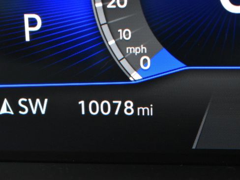 Used 2024 Volkswagen Taos SE image 32