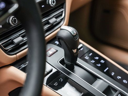 Certified 2026 Porsche Macan image 21