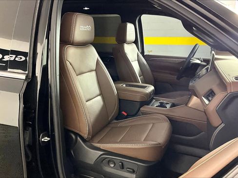 Used 2024 Chevrolet Tahoe High Country AWD/4WD image 9