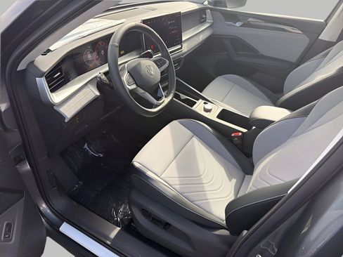 New 2026 Volkswagen Tiguan SE AWD/4WD image 11