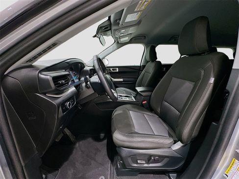 Used 2024 Ford Explorer XLT image 20