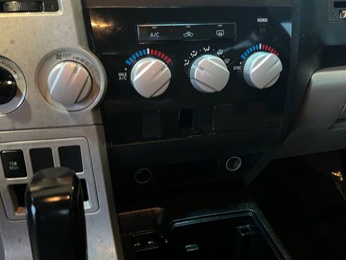 Used 2009 Toyota Tundra 4x4 CrewMax image 24