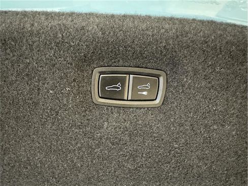 Used 2020 Porsche Taycan 4S image 28