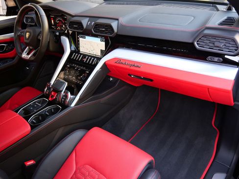 Used 2022 Lamborghini Urus image 24