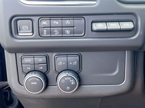 Certified 2023 Chevrolet Suburban High Country image 18