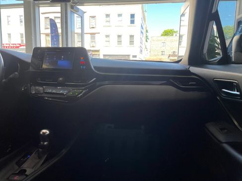 Used 2018 Toyota C-HR XLE FWD image 25
