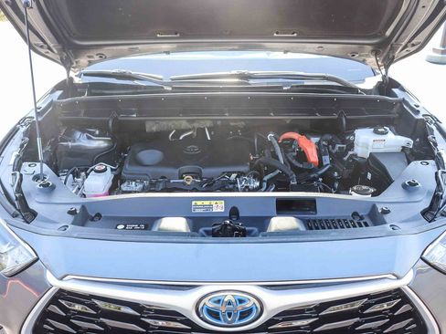 Used 2023 Toyota Highlander XLE AWD/4WD image 34