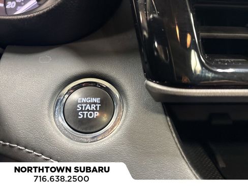 Used 2023 Toyota Highlander L image 29