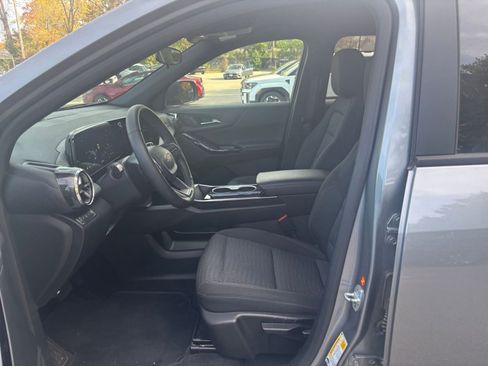Used 2025 Chevrolet Equinox LT image 24