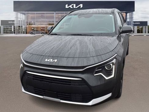 New 2025 Kia Niro EX image 8