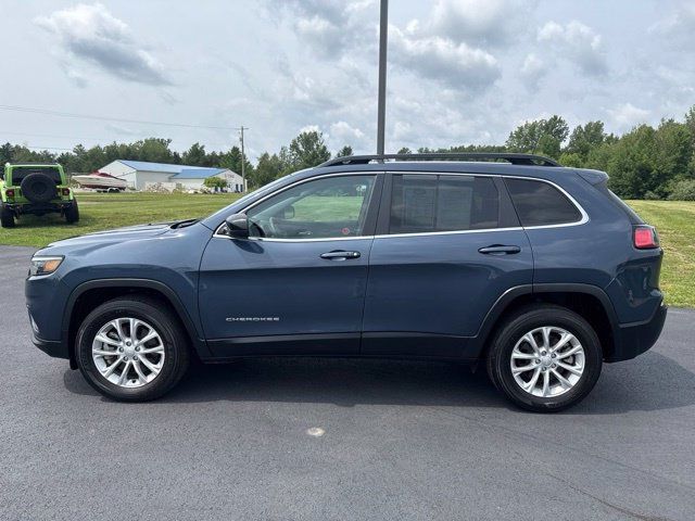 Used 2022 Jeep Cherokee Latitude AWD/4WD image 3