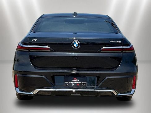 Used 2023 BMW i7 xDrive60 w/ Executive Package 2 AWD/4WD image 5