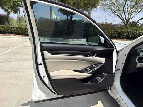 Used 2019 Honda Accord EX image 17