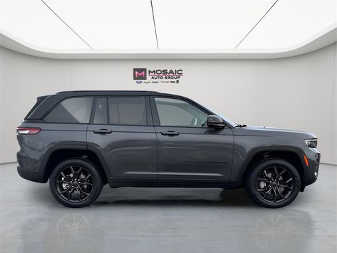 New 2025 Jeep Grand Cherokee Limited image 9