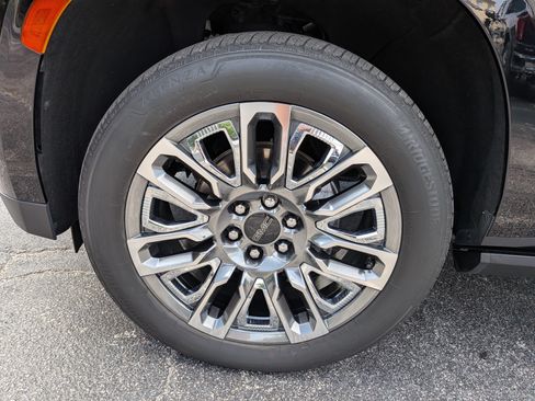 Used 2023 GMC Yukon XL Denali Ultimate w/ LPO, Floor Liner Package AWD/4WD image 12