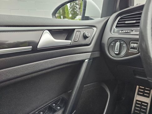 Used 2017 Volkswagen GTI S FWD image 31