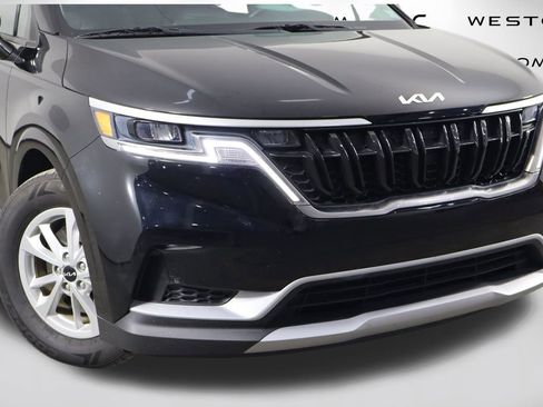 Used 2023 Kia Carnival LX FWD image 47