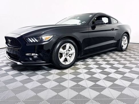 Used 2017 Ford Mustang Coupe RWD image 3