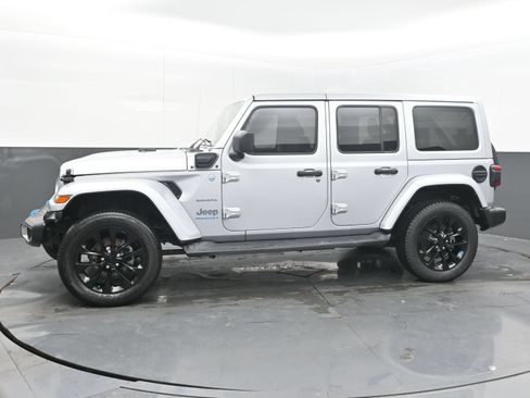 Used 2023 Jeep Wrangler Unlimited Sahara w/ Cold Weather Group AWD/4WD image 5