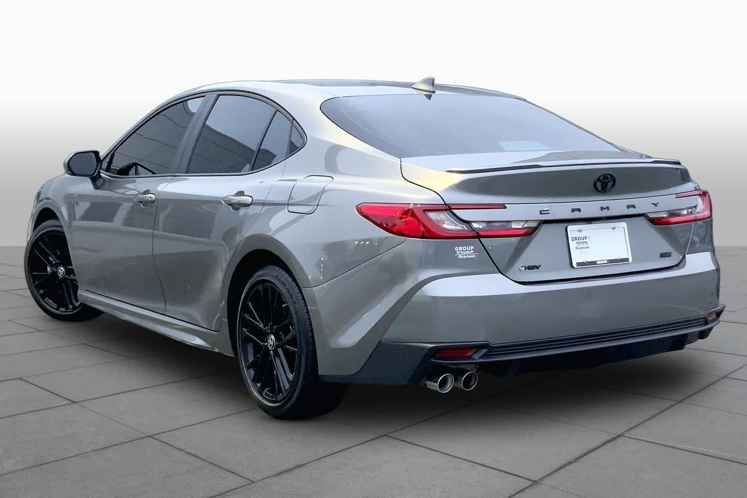 Used 2026 Toyota Camry SE FWD image 11