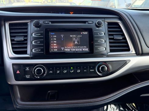 Used 2016 Toyota Highlander LE image 18