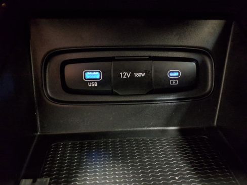 Used 2025 Hyundai Venue SEL FWD image 17