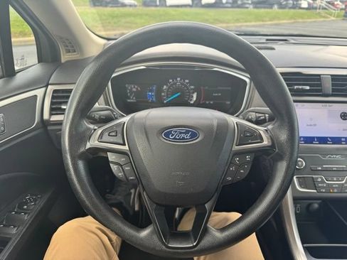 Used 2020 Ford Fusion SE FWD image 16