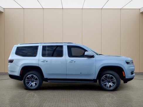 Used 2022 Jeep Wagoneer Series III w/ Flexible Seating Group image 5