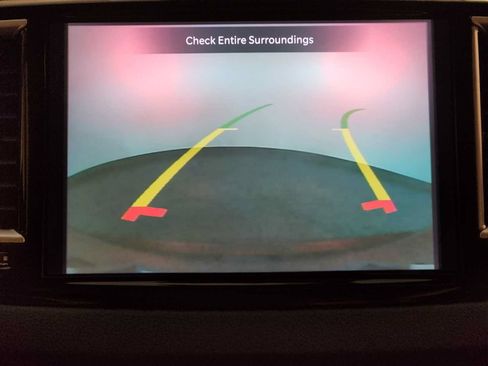 Used 2023 Chrysler Pacifica Touring-L FWD image 18