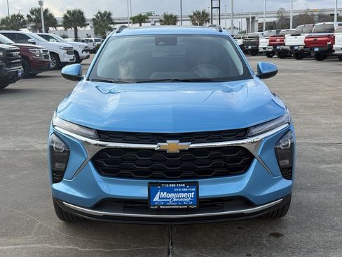 New 2026 Chevrolet Trax LT w/ Sunroof Package image 3