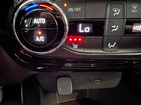 Certified 2024 Chevrolet Trax RS w/ Driver Confidence Package FWD image 22