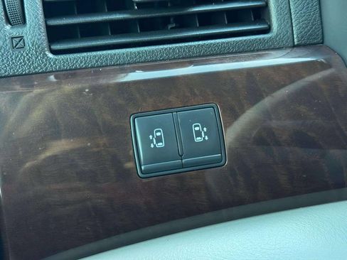 Used 2015 Nissan Quest SV image 25