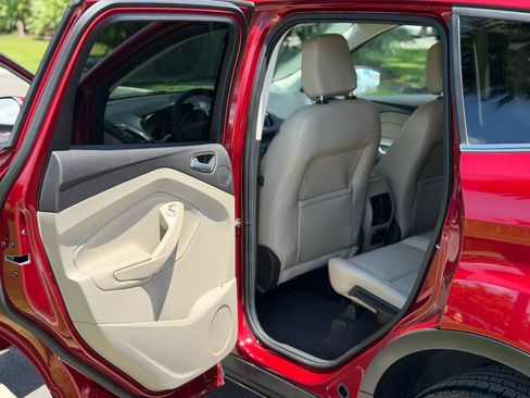 Used 2019 Ford Escape Titanium FWD image 21