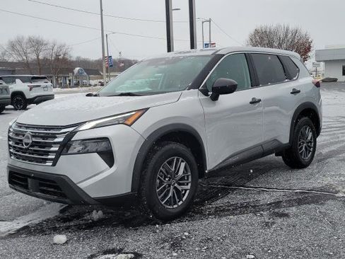 Used 2024 Nissan Rogue S image 4