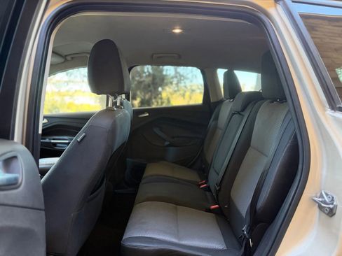 Used 2017 Ford Escape SE image 16