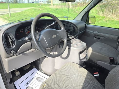Used 2002 Ford E-150 and Econoline 150 image 12