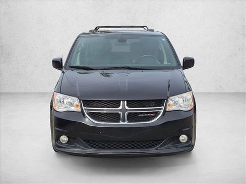 Used 2019 Dodge Grand Caravan SXT FWD image 2