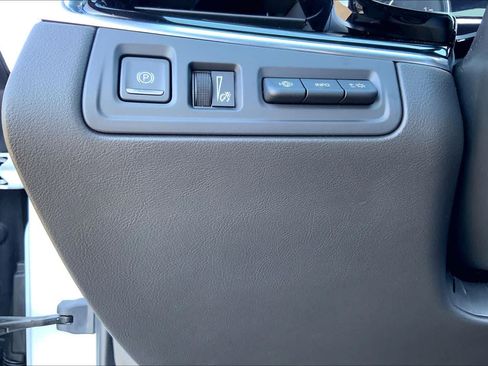 Used 2025 Cadillac XT6 Sport w/ Technology Package AWD/4WD image 33