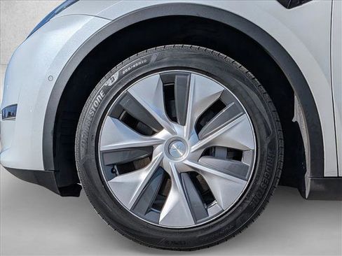 Used 2021 Tesla Model Y Long Range image 24