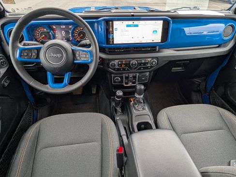 Used 2024 Jeep Gladiator Sport image 12