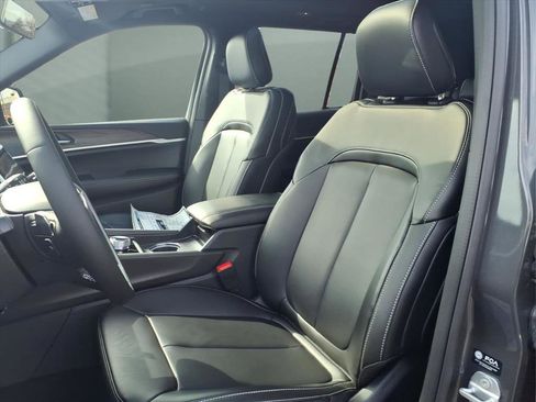 New 2026 Jeep Grand Cherokee Limited RWD image 17