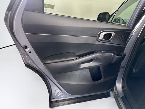Used 2024 Kia Sorento S image 27