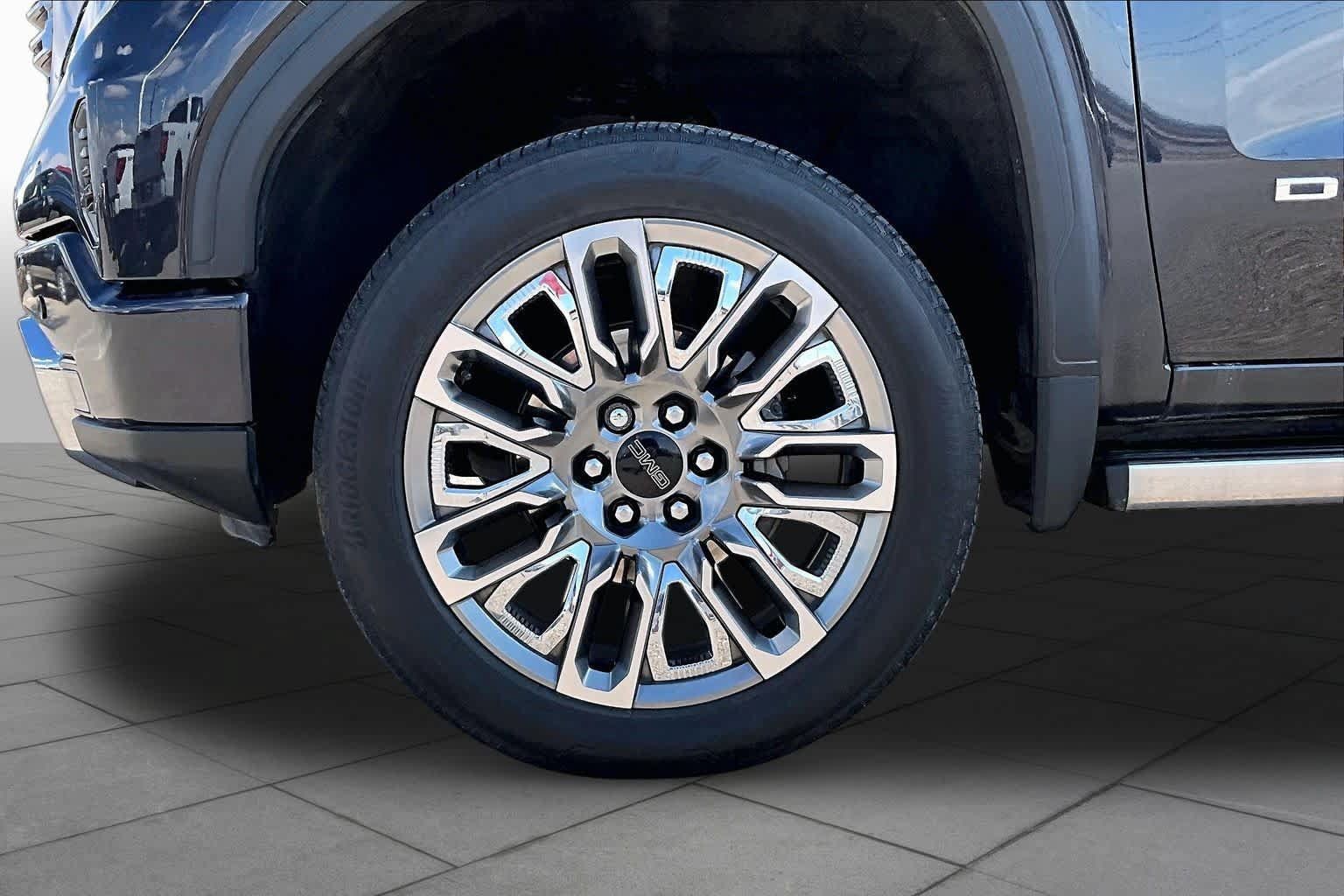 Used 2023 GMC Sierra 1500 Denali Ultimate AWD/4WD image 11