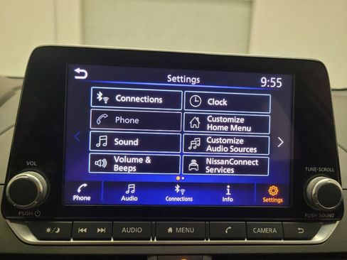 Used 2025 Nissan Altima 2.5 SV FWD image 25