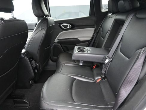 Used 2025 Jeep Compass Limited image 23