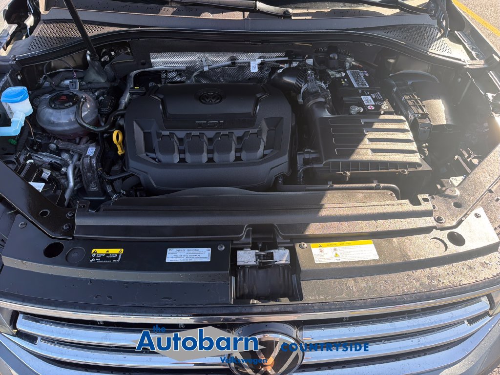 Certified 2023 Volkswagen Tiguan SE w/ Panoramic Sunroof Package AWD/4WD image 29