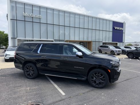 Used 2023 Chevrolet Suburban Premier AWD/4WD image 3