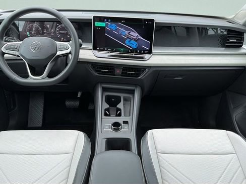 New 2026 Volkswagen Tiguan SE FWD image 25