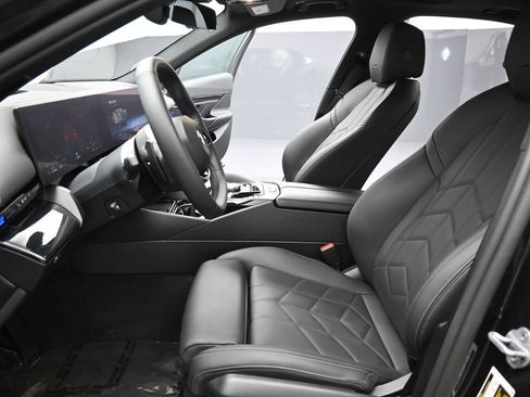 Used 2025 BMW 530i image 10